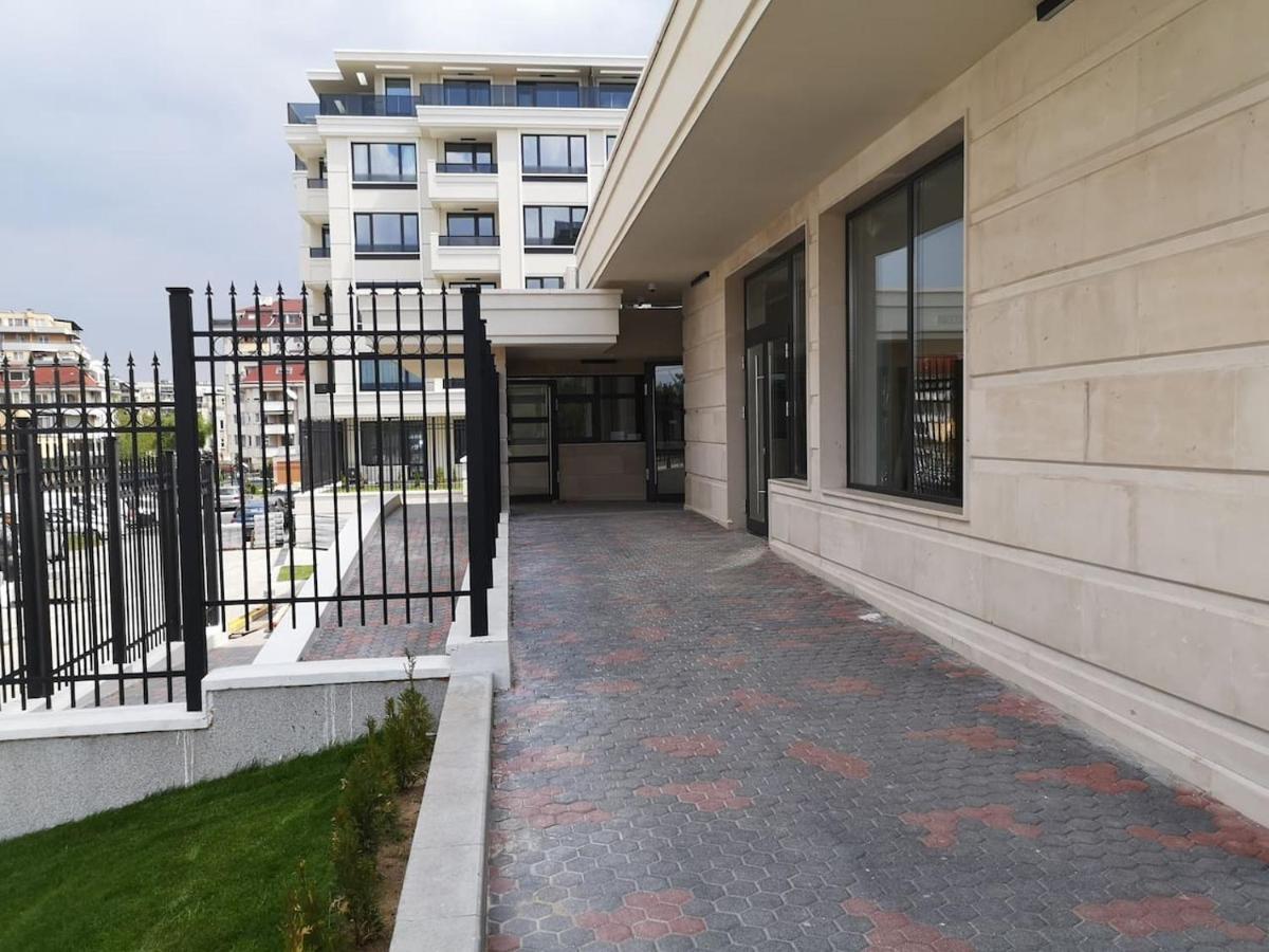 Business And Leisure Apartments In Mladost 2 With Free Garage Sofia Exterior photo